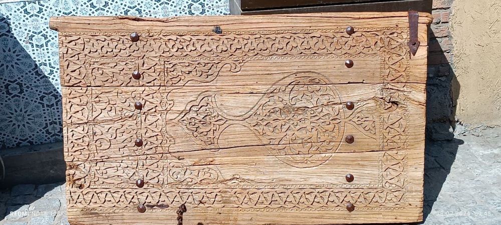 Продам антикварные двери из карагача