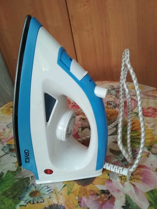 Утюг, в рабочем  состоянии !
