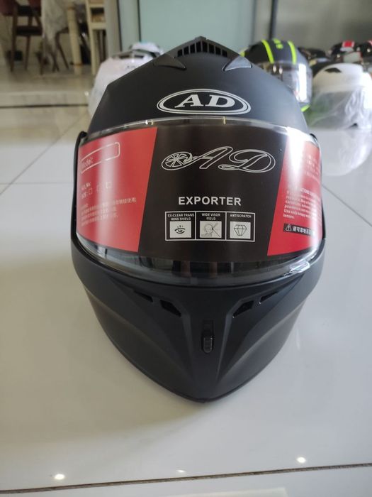 Skuter va motosikllar uchun led chiroqli kaska