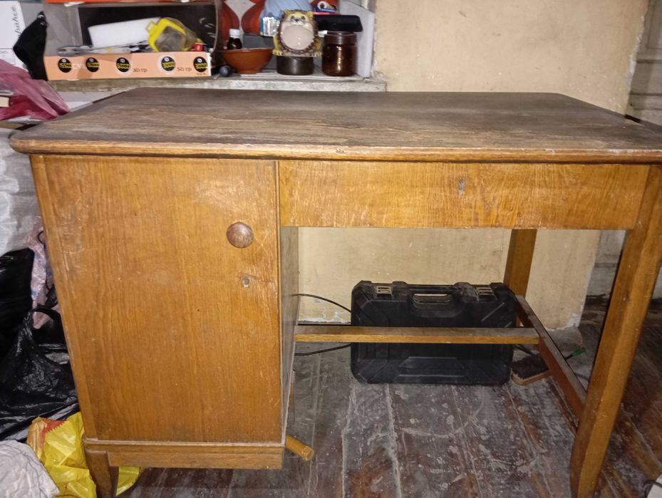 Продам письменный стол . деревянный.315тыс.