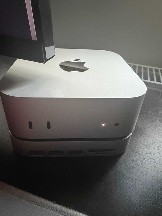 Mac Mini M4 – 16GB RAM / 256GB SSD + Dock 1TB + Kit Logitech tastatură & mouse
