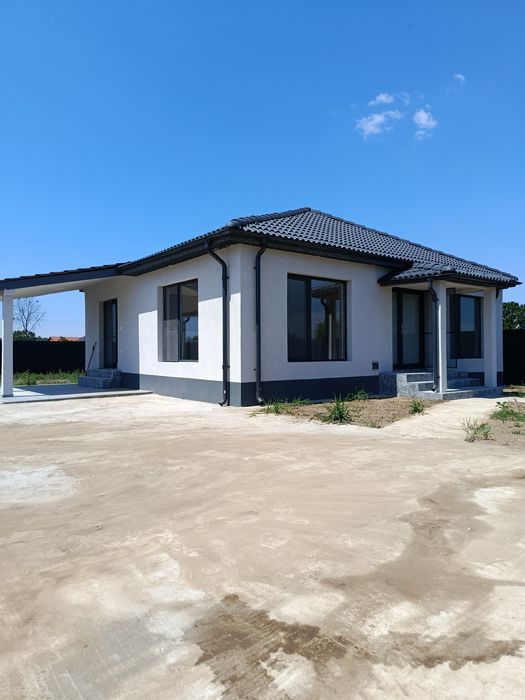 Casă de vânzare aproape de oraș