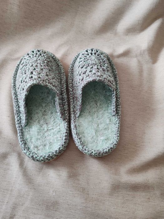 Чехли дамски ръчно плетени с кука