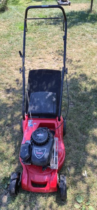 Vand masina de tuns iarba/gazonul