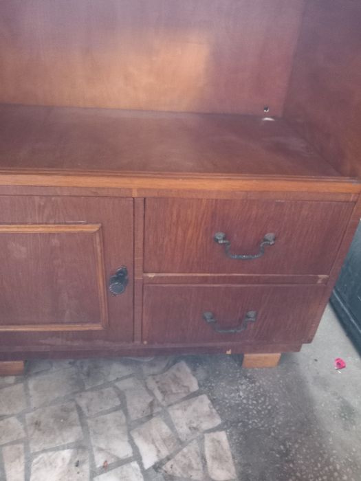 Noptiere par si servanta televizor