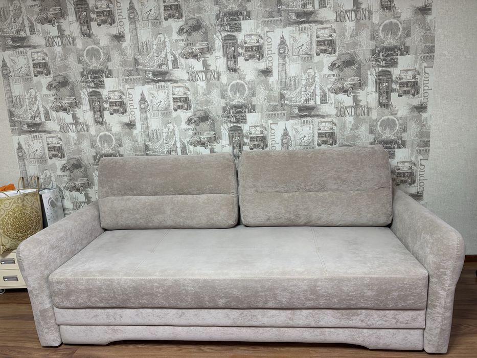 Продам диван (Россия)