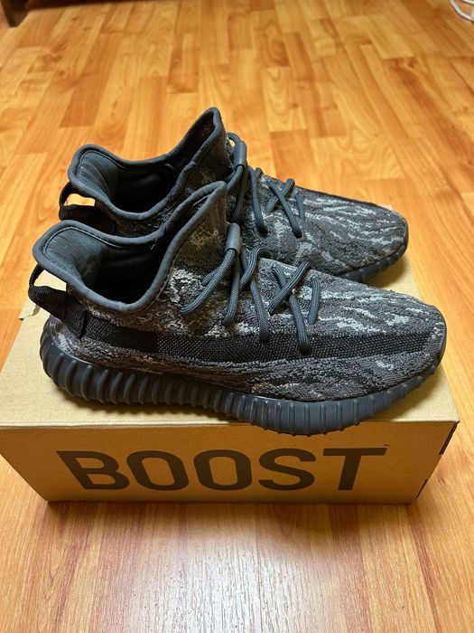 Yeezy Boost 350 V2 Dark salt