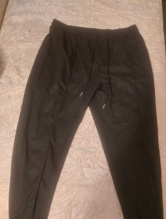 Продавам чисто нов спортно-елегантен панталон.