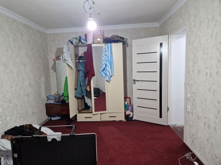 Салом чирчик петинустут йондо 1хонали  квартира сотлади