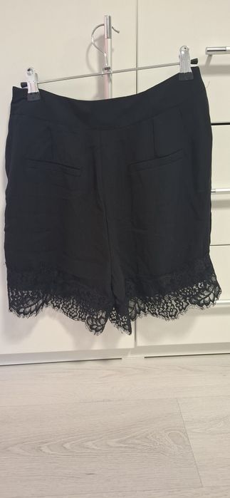 Pantaloni eleganti scurți