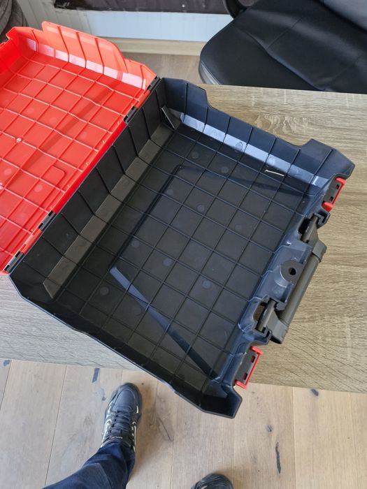 Куфари за инструменти чисто нови