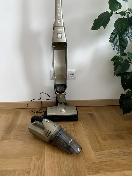 Bosch_вертикална безжична прахосмукачка_2 в 1_18 V_Li-Ion батерия