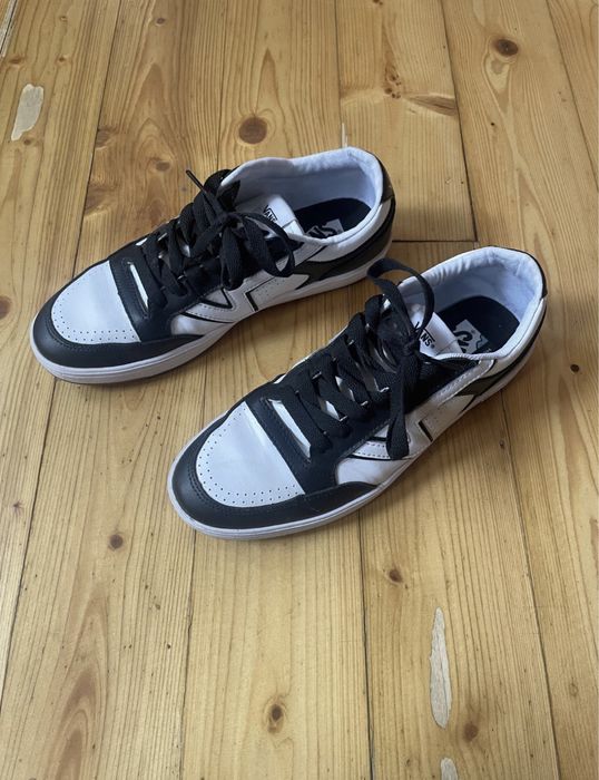 Papuci.   Vans low