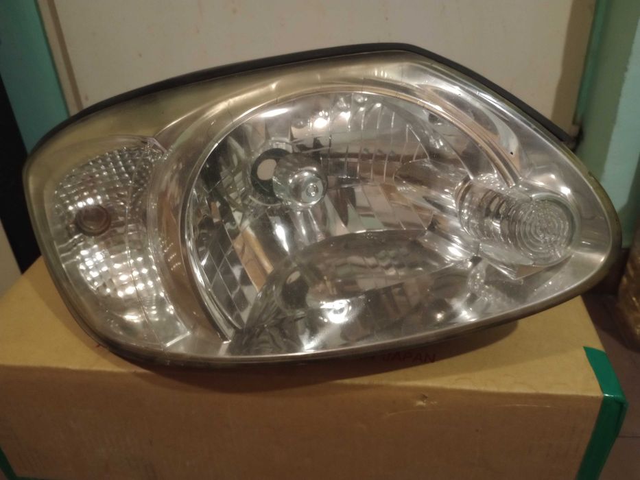 Продавам фарове Hyundai Accent 2006 г.