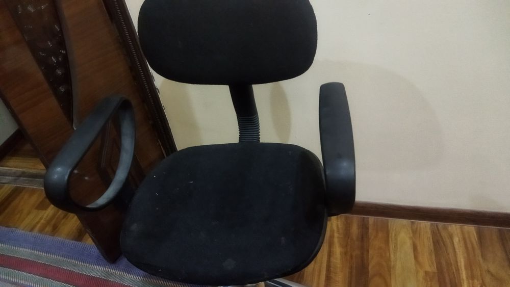 Продам офисный кресло отличное качество
