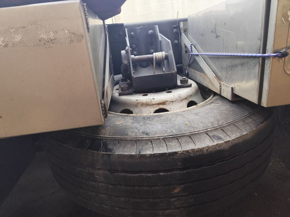 Стойка резервна гума Scania