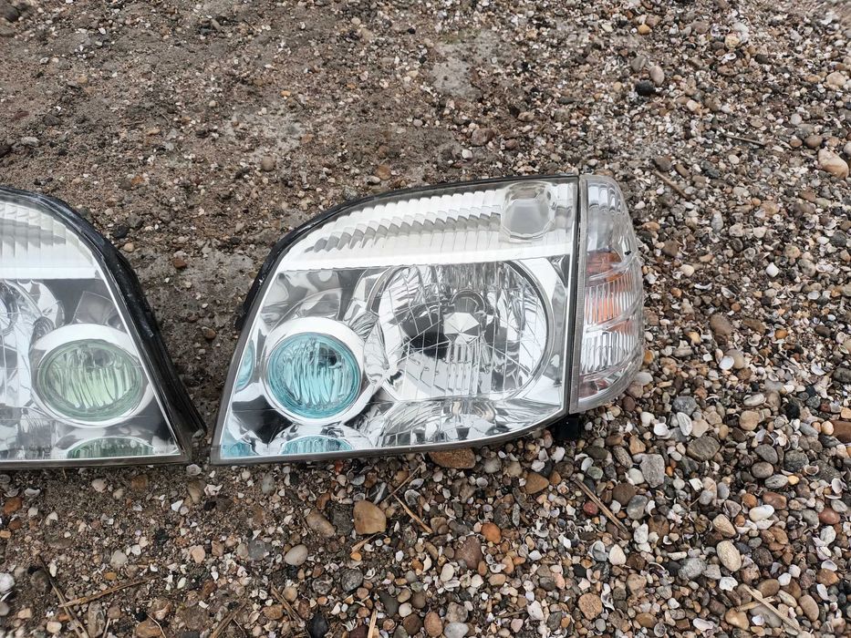 ляв и десен фар  за нисан х трейл екс траел Т30 NISSAN X - TRAIL T30