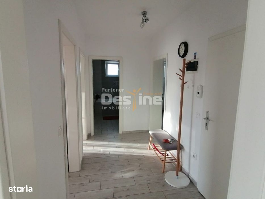 Apartament cu 2 camere decomandat, cu balcon si loc de parcare,   Avan