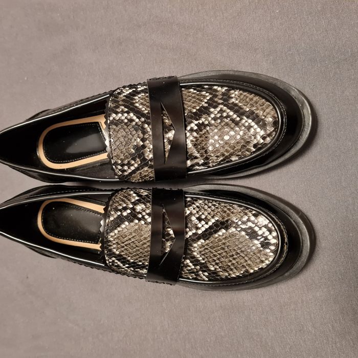 Vând pantofi Stradivarius marimea 37