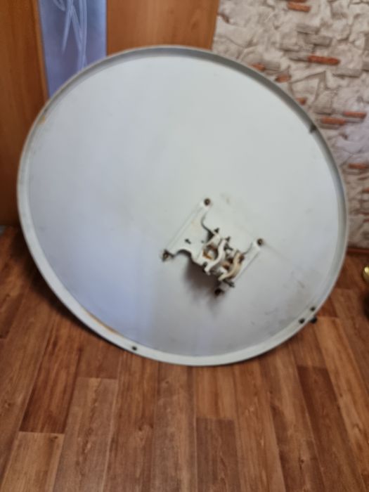 Спутниковая тарелка