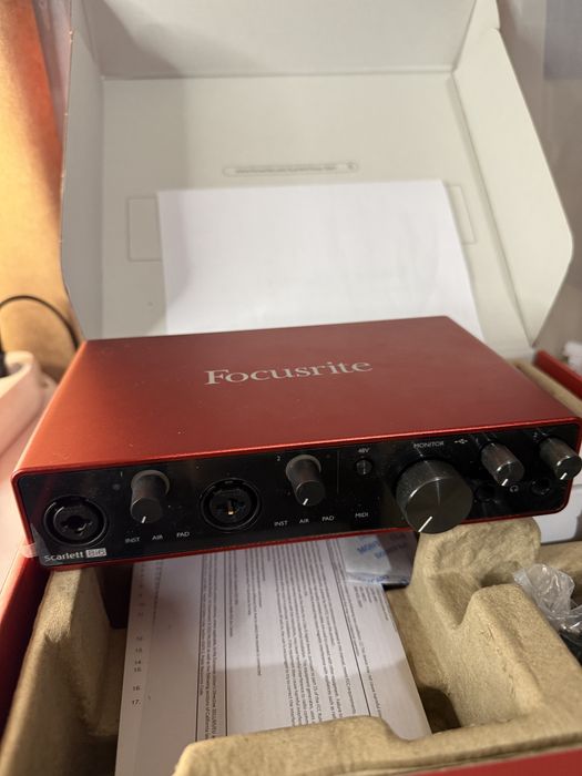 Focusrite Scarlett 8i6 3rd Gen - interfata audio