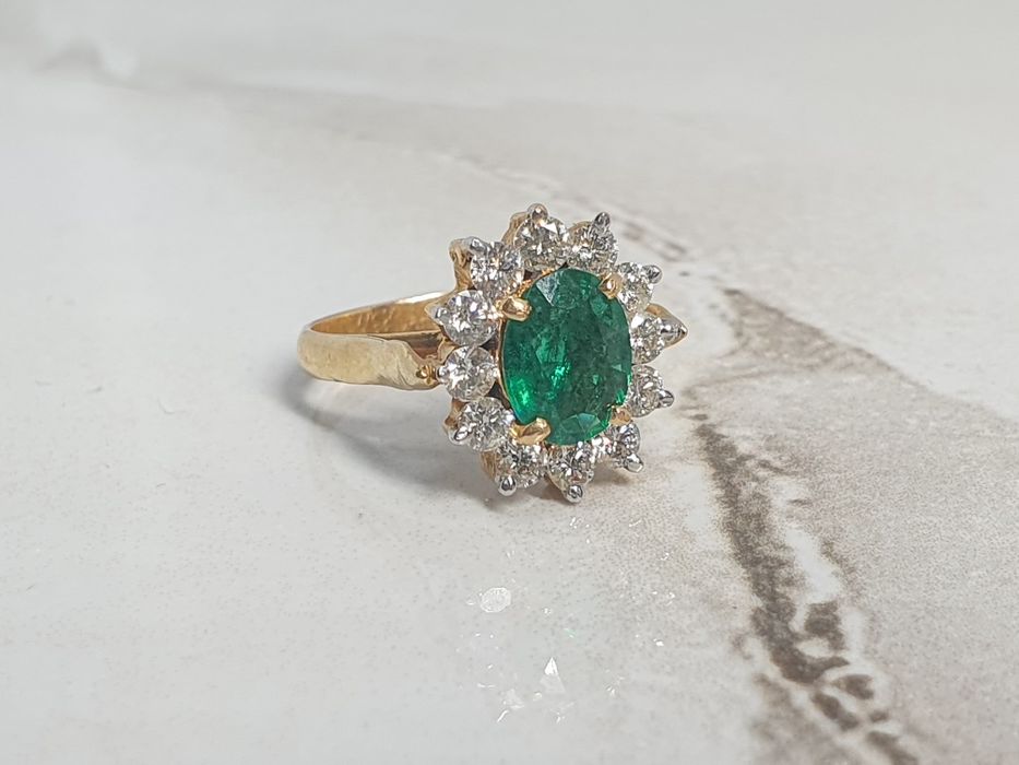 Inel din aur galben 14K cu smarald natural și diamante naturale 5,39 g