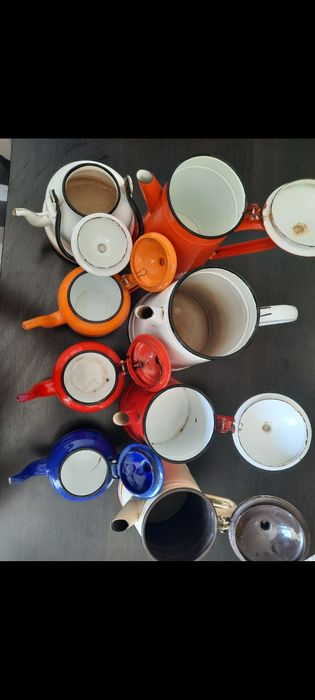 Set farfurii emailate, ibrice/ceainice vintage