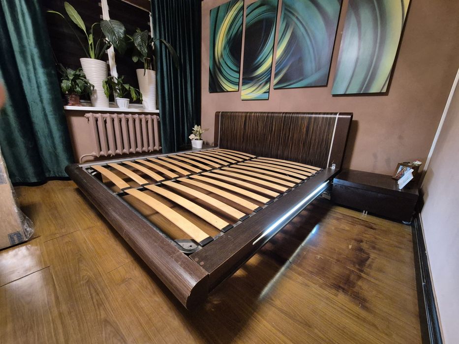 Двуспальная кровать