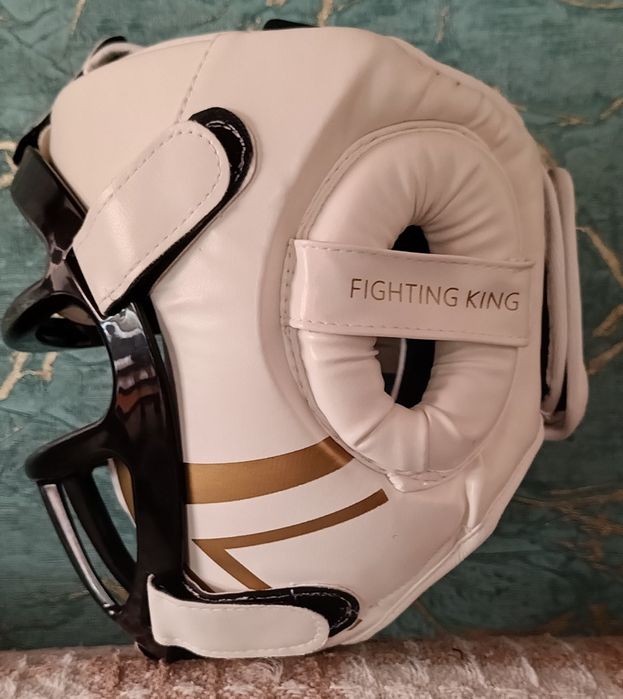 Шлем для единоборств