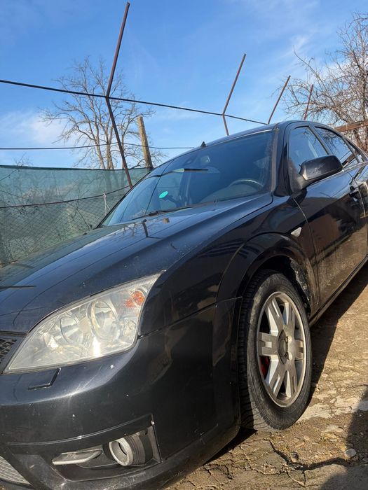 Vând Ford mondeo