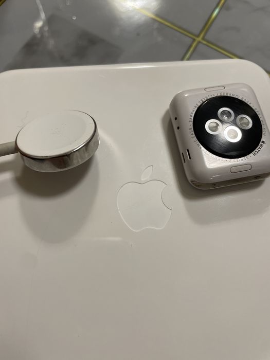 Apple Watch seria 2 Full Ceramic Edition