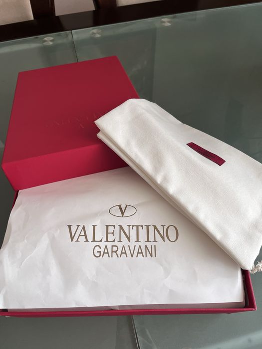 Червени обувки Valentino Garavani