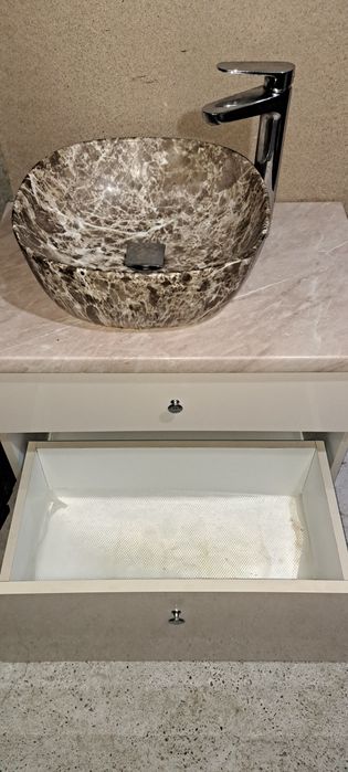 Vând dulap baie cu lavoar si baterie