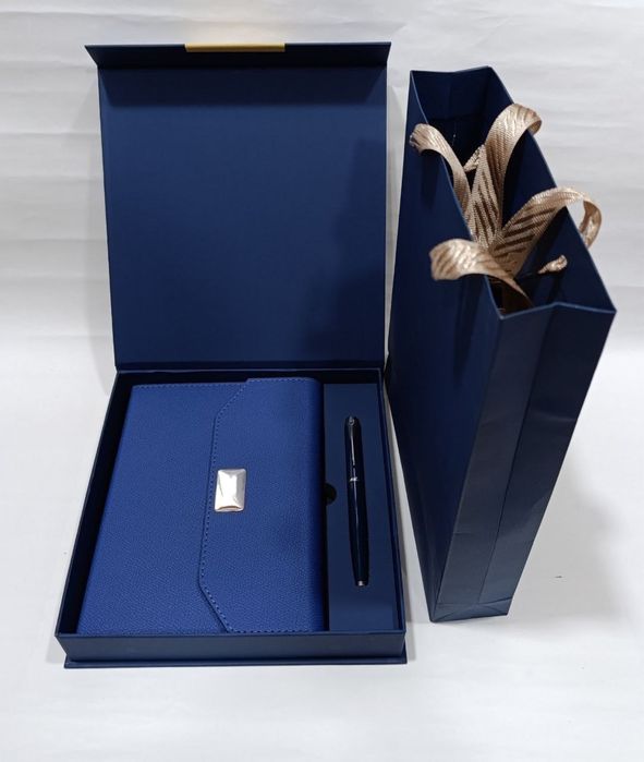 Премиум набор подарок блокнот (блокнот, флешка, ручка, карзолдер)