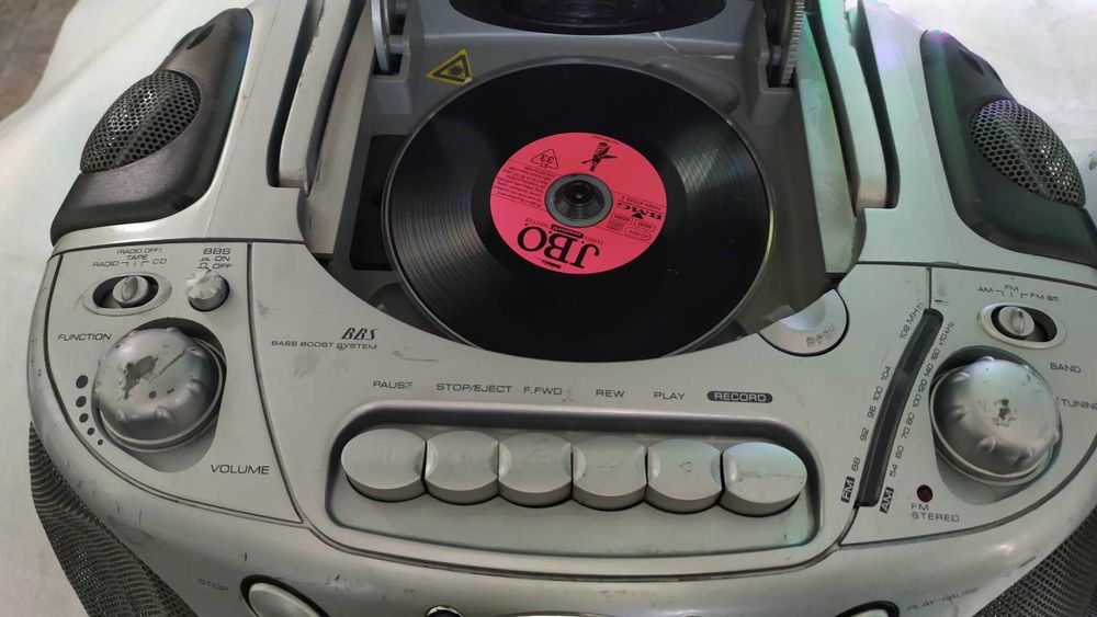 ДВА БРОЯ DAEWOO МР-3 CD/Радио/касетофони ОТЛИЧНО работещи от чужбина-25 евро