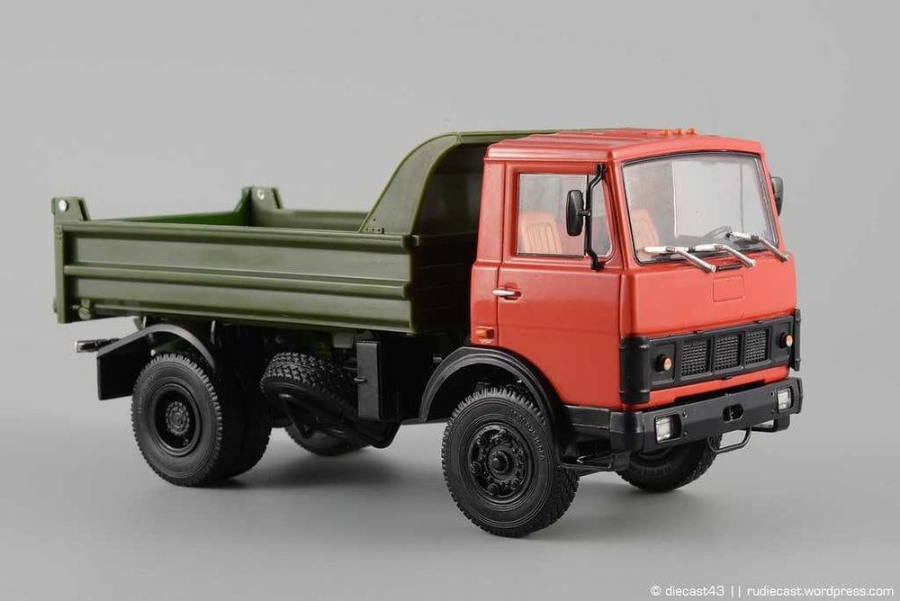 Продам модели грузовиков в масштабе 1/43