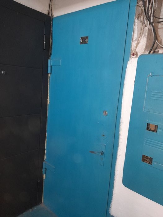 Продам железный дверь