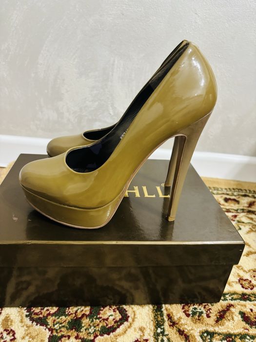 Женские туфли на каблуке