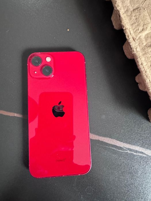 Iphone 13 roșu 512gb impecabil 83% battery cu 6 huse si folie pe ecran