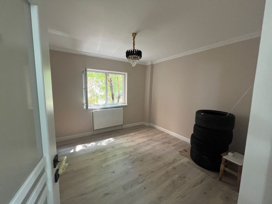 Vand apartament decomandat pe mioritei