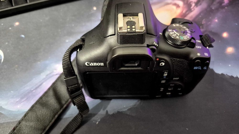 Se vinde Canon Eos 2000d,folosit foarte putin