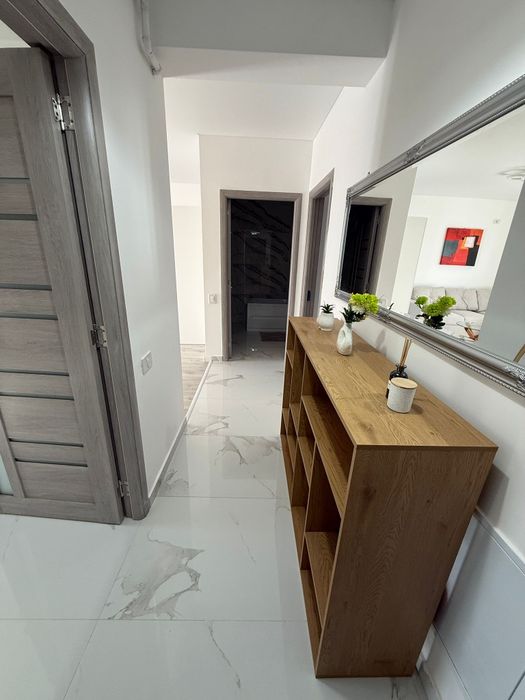 Inchiriez apartament,2 camere,bloc nou,crisul repede vis a vis de restaurantul" TRATTORIA"