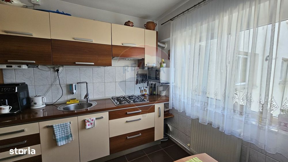 Apartament cu 3 camere decomandat de vânzare Burdujeni, Suceava