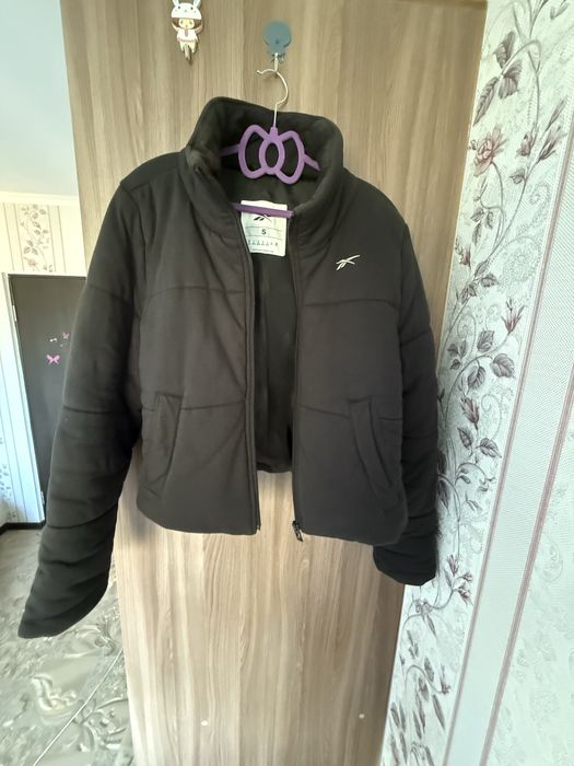 Продаю спортивную куртку.