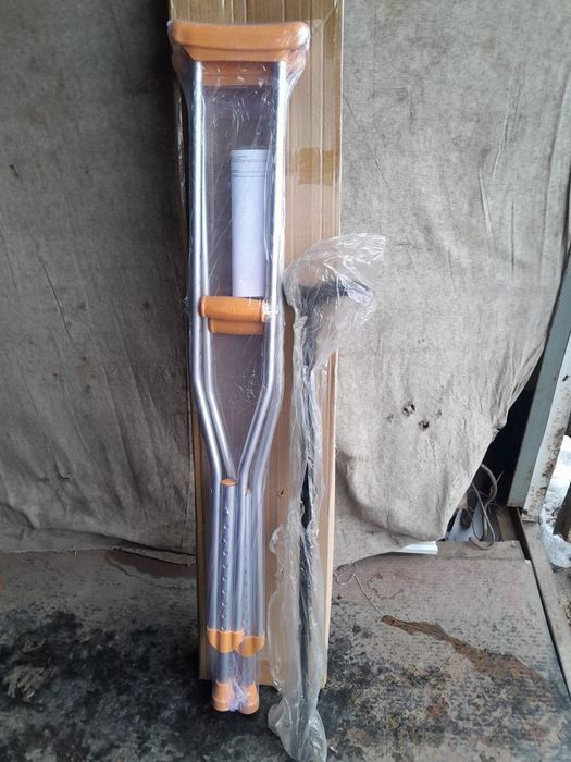 Костыли, трость.