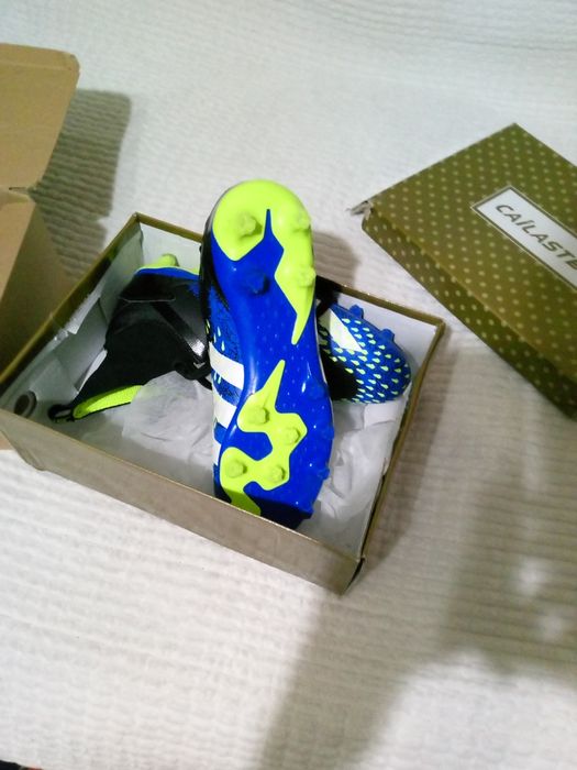 Продам кроссовки