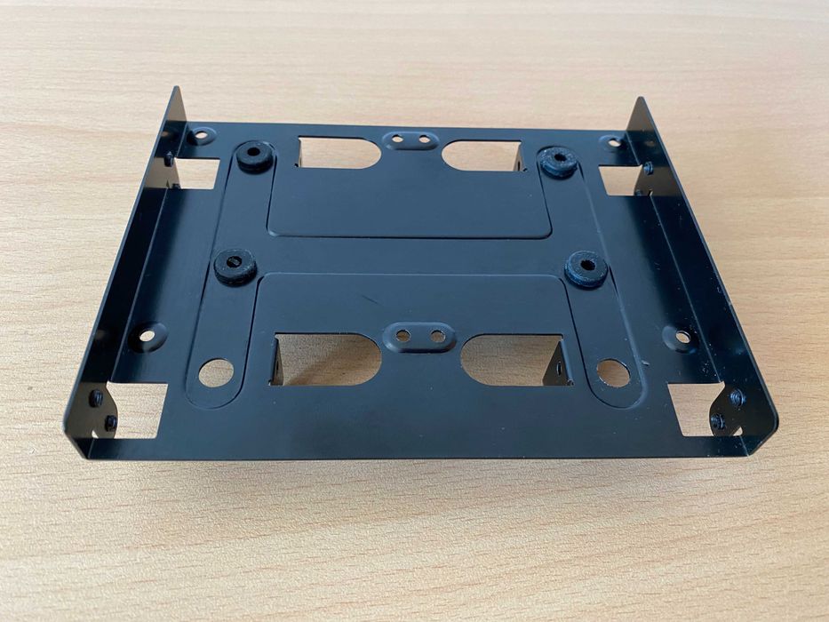 Адаптер за монтаж на 2.5 и 3.5 инчови дискове