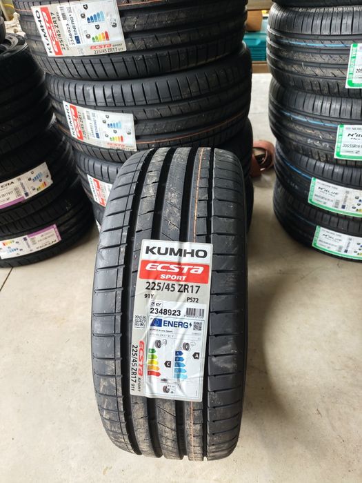 225/45/17 KUMHO Ecsta SPORT