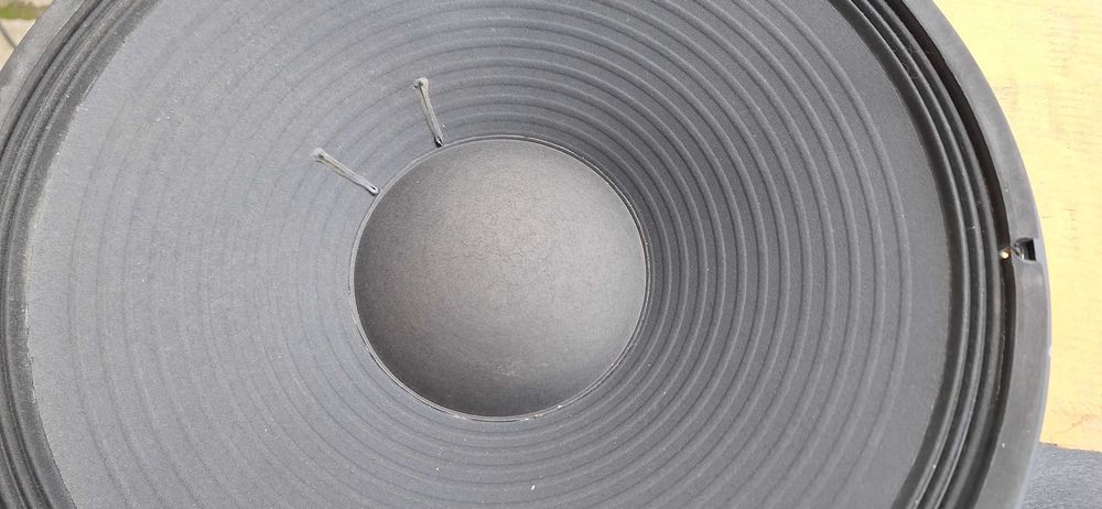 2 броя бас каси 18 инча 600w 4 ома  шперплат