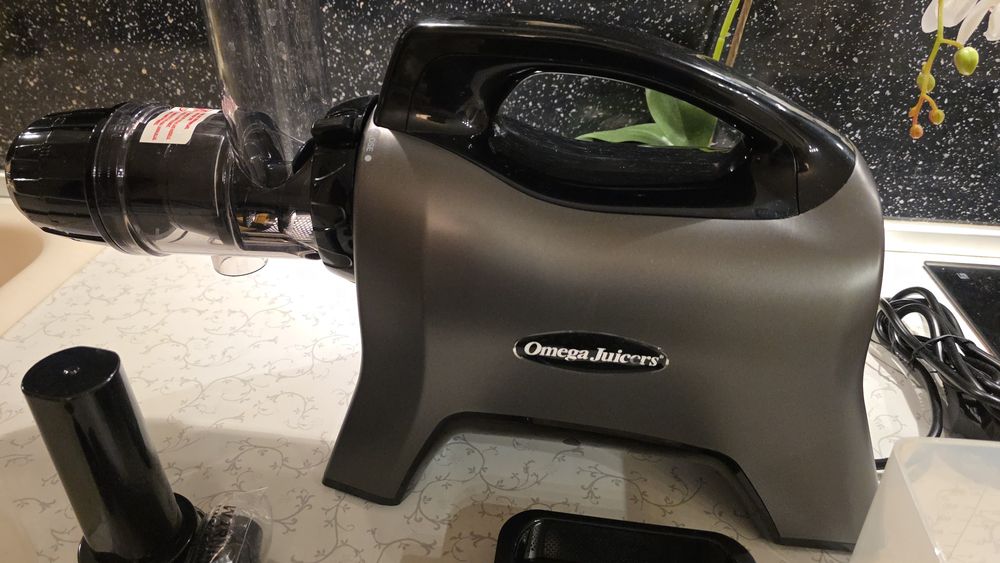 Omega Juicer - MM1500GYF - Висок клас бавнопресоваща сокоизтисквачка.